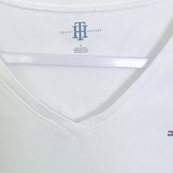 Tommy Hilfiger Women's V-Neck Short Sleeve Shirt - Picture 4 of 4